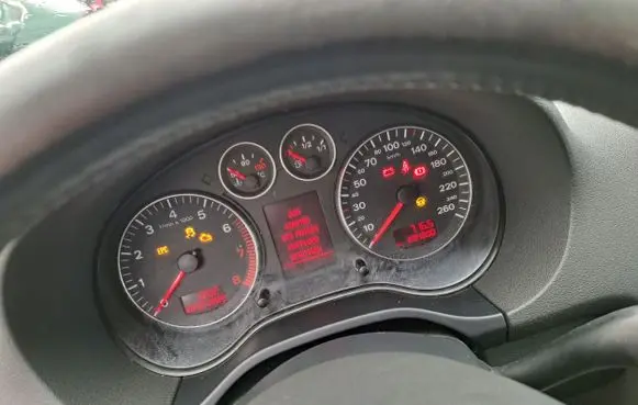 Audi A3 S3 8P Speedometer (instrument cluster) 8P00920931R