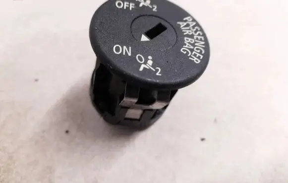 Passenger airbag on/off switch