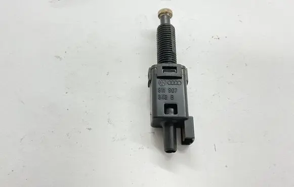 Audi A6 S6 C4 4A Brake pedal sensor switch 811907343B