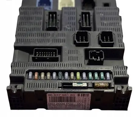 Peugeot 308 Fuse module 9663798180