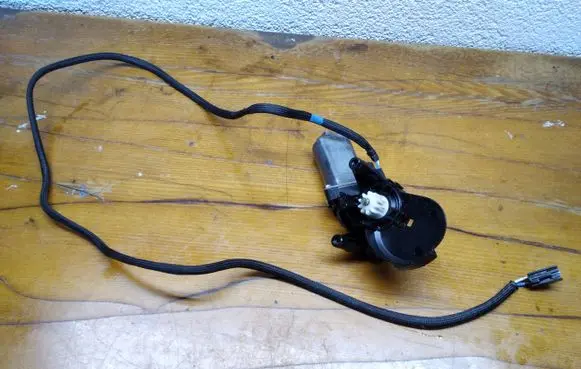 Mercedes-Benz CLK A209 C209 Seat adjustment motor A2118203242KZ 0390201940