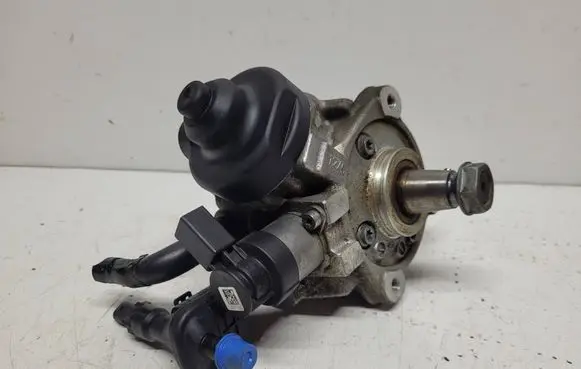 Volkswagen Touran II Fuel injection high pressure pump 0445010514 03L130755D 09170311