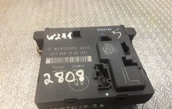 Mercedes-Benz E W211 Door control unit/module 2118201526 A2118201526