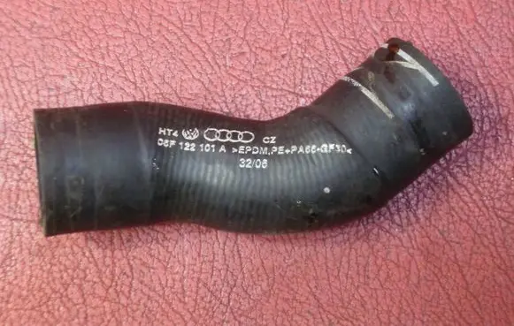 Volkswagen Golf V Engine coolant pipe/hose 06F122101A