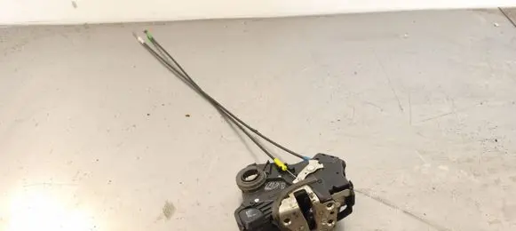 Toyota Avensis T250 Front door lock A046693