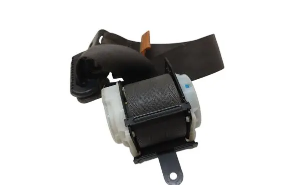 Mitsubishi Montero Middle seatbelt (rear) C7177 N1527