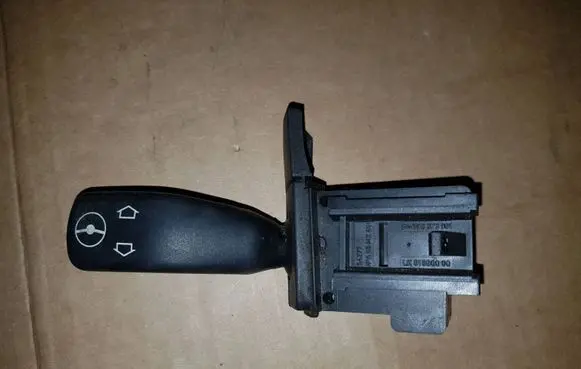 BMW 5 E39 Steering wheel adjustment switch 8373901 LK01800000