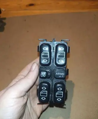 Mercedes-Benz A W168 Electric window control switch 1688206810 03753201