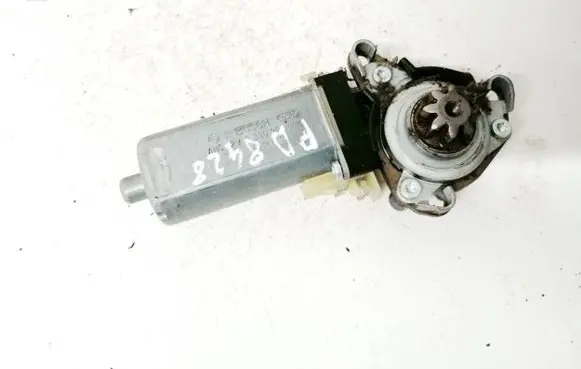Mercedes-Benz CLS C219 Seat adjustment motor 0390203004 82041900-4