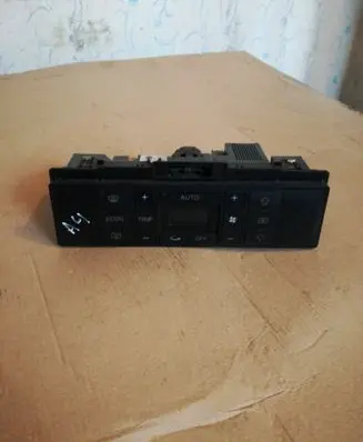 Audi A4 S4 B5 8D Climate control unit 8D0820043M