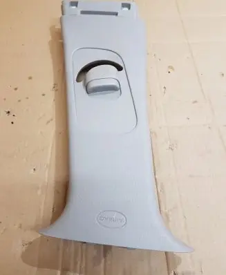 Hyundai i30 (B) pillar trim (bottom)