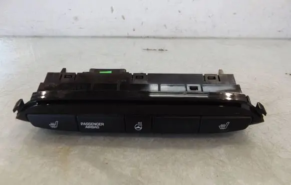 Hyundai i20 (GB IB) Seat heating switch 93700-C8000