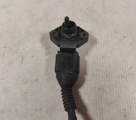 Volkswagen PASSAT B5 Air pressure sensor 0281002177 1J0973704