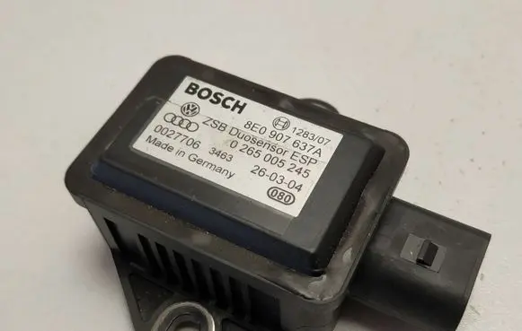 Volkswagen PASSAT B5.5 ESP acceleration yaw rate sensor 8E0907637A