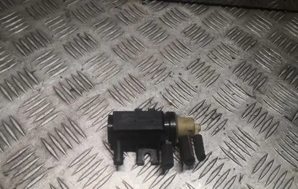 Mercedes-Benz E A207 Turbo solenoid valve 0091533128 A0091533128