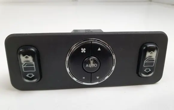 Mercedes-Benz ML W163 Electric window control switch A1638200326