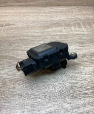 Audi A6 S6 C5 4B Air flap motor/actuator 4B1820511L 0132801170 WITHPLUG