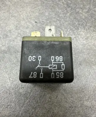 Audi A4 S4 B6 8E 8H Other relay 431951253