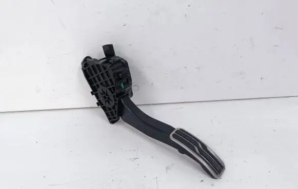 Ford Fusion II Accelerator throttle pedal DG9C9F836CA