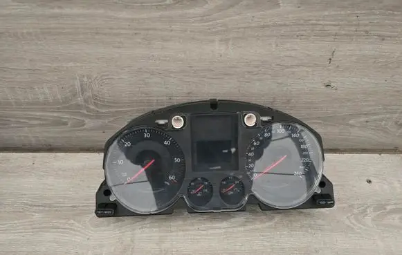 Volkswagen PASSAT B6 Speedometer (instrument cluster) 3C0920860A