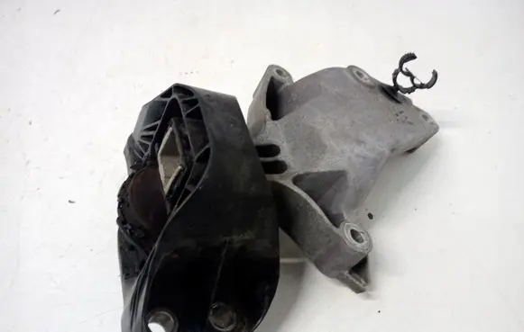 Renault Captur Engine mount vacuum valve 112329335R