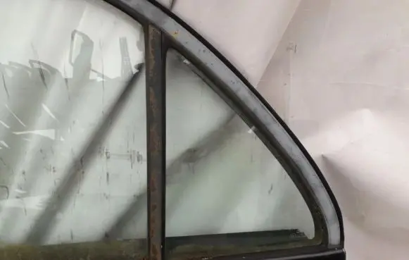 Mitsubishi Galant Rear vent window glass 