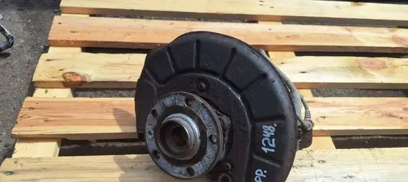 Volkswagen PASSAT B6 Front wheel hub