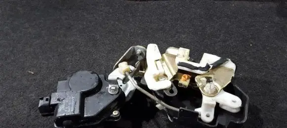 Mitsubishi Galant Rear door lock
