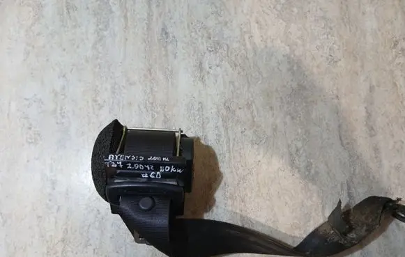 Toyota Avensis T270 Rear seatbelt 609311300A
