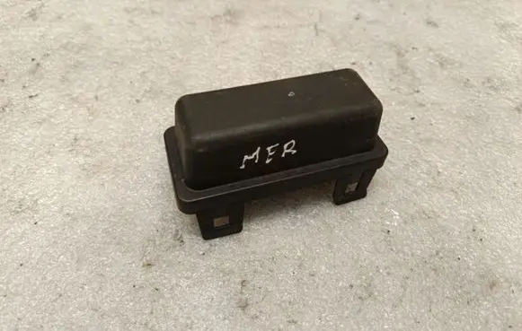 Opel Meriva B Fuse box cover 315938597