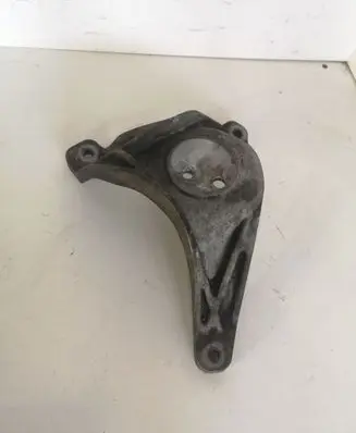 BMW 5 E39 Engine mounting bracket
