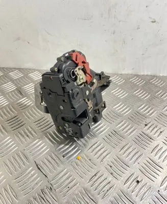Audi A4 S4 B6 8E 8H Rear door lock 8E0839015C