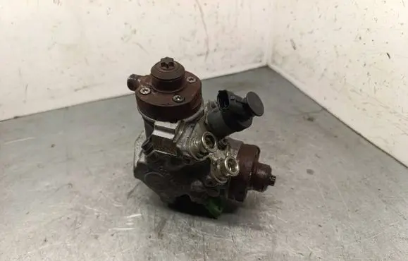 Volvo V70 Fuel injection high pressure pump 0445010618