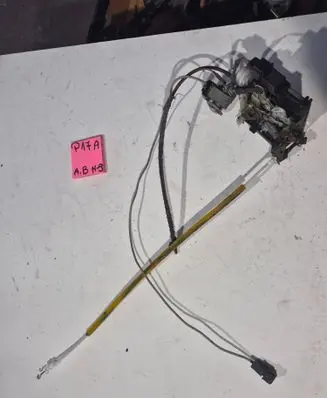 Audi A3 S3 8L Front door lock 8L1837015A