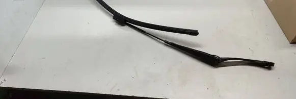 Mercedes-Benz C W203 Front wiper blade arm A2048200144