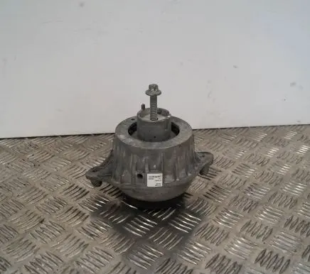 Mercedes-Benz C W205 Engine mount bracket A2052406917