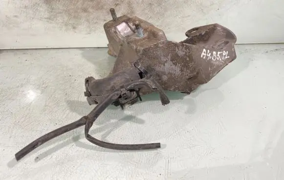 Audi A4 S4 B5 8D Engine mounting bracket 4b0199352b