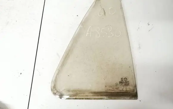 Peugeot 405 Rear vent window glass 43r000464 as2