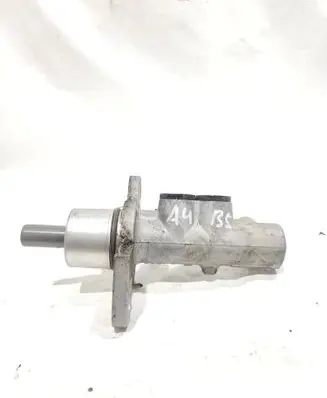 Master brake cylinder