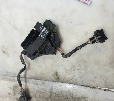 Opel Vectra C Coolant fan relay 1379131