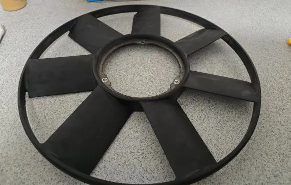 BMW 5 E39 Fan impeller 2243303