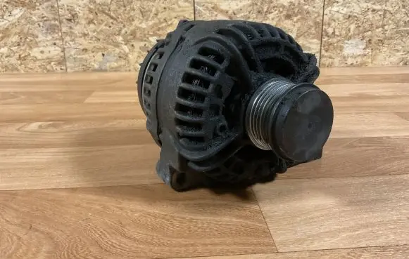Volvo V70 Generator/alternator 8676498 0124525029