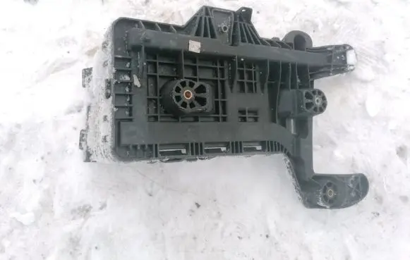 Volkswagen PASSAT B6 Battery box tray 1K0915333C