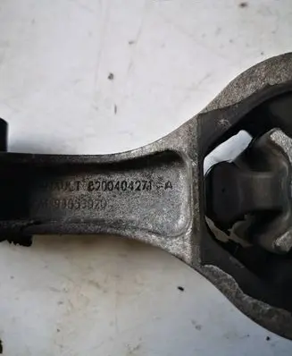 Opel Vivaro Engine mount bracket 8200404271