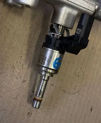 Volkswagen Golf SportWagen Fuel injector 04E906036AT