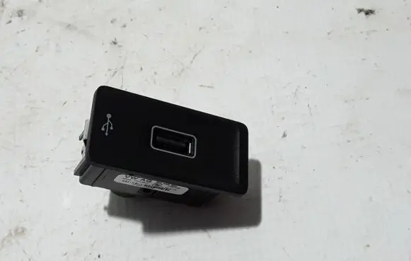 Volkswagen Touareg III USB socket connector 760035222