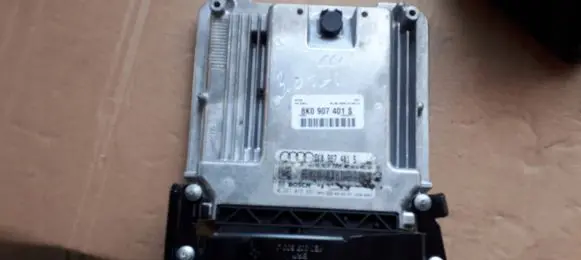 Audi A5 8T 8F Engine control unit/module 8K0907401S