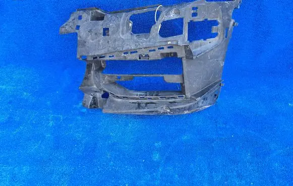 BMW 5 G30 G31 G38 Front bumper mounting bracket 8064967