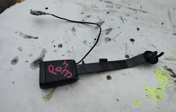 Volkswagen PASSAT B7 Front seatbelt buckle 