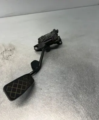 Volkswagen PASSAT B5.5 Accelerator throttle pedal 8E2721523A